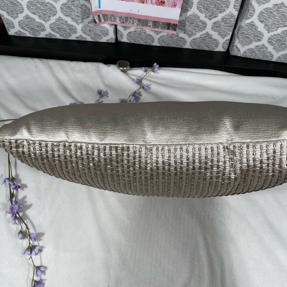 NEW Beaded Decorative Pillow for Hudson‎ Park Connettiva [ 20 X 16 In ] - Picture 7 of 12